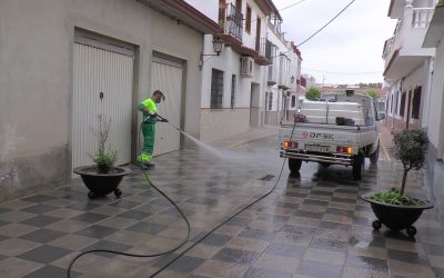 Prosigue la limpieza y desinfección por calles de todo el municipio