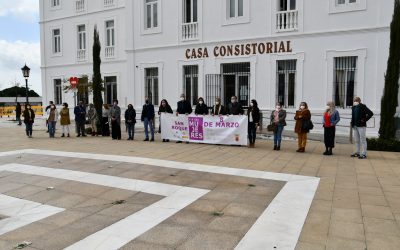 San Roque celebra el Día de la Mujer con una concentración frente al Ayuntamiento
