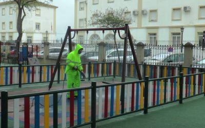 El plan de desinfección repasa los parques infantiles del municipio