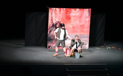 Risas adolescentes para inaugurar el II Festival de Teatro Andaluz “Juan Luis Galiardo”