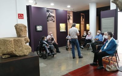 Mayores visitan el Museo de San Roque