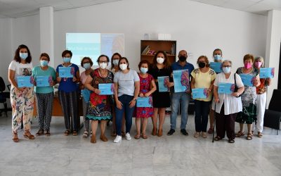 Diplomas para las participantes en los Talleres de Salud de la Mujer de Taraguilla