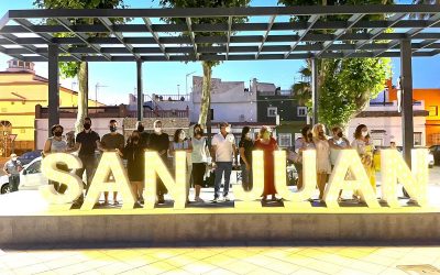 Fiestas instala en Taraguilla un letrero luminoso para recordar la celebración de San Juan en la barriada