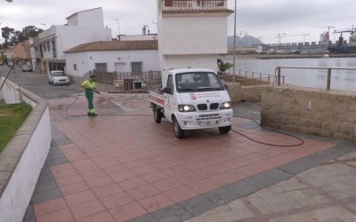 Limpieza de choque del recinto ferial de San Roque y de zonas concurridas del municipio