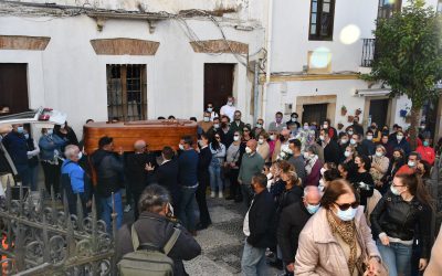 Multitudinario adiós a María Isabel, que ya descansa en el cementerio de San Roque