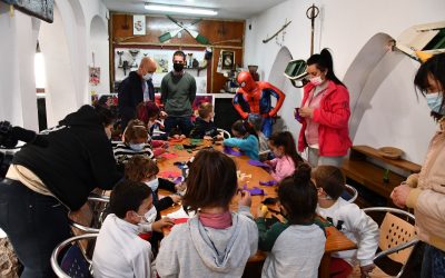 Gran acogida del Taller de Máscaras de Superhéroes, celebrado ayer en Guadarranque