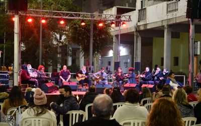 El grupo flamenco gaditano Toma Castaña actuó con gran éxito anoche en Los Olivillos