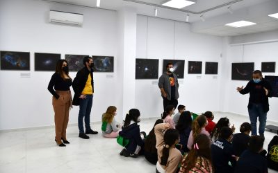 Estudiantes del municipio se acercan al Espacio Joven para conocer la exposición de astrofotografía