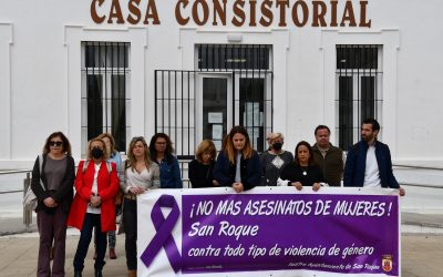 Concentración frente al Ayuntamiento por el asesinato machista de mujeres