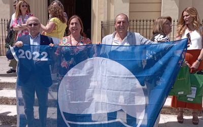 Recogidas las Banderas Azules que ondearán en playas y Puerto de San Roque