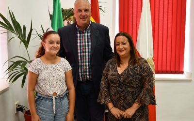 Felicitación municipal a Triana por su gran paso por La Voz Kids