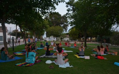 Desarrolladas las sesiones de yoga ofrecidas por la UP en tres playas sanroqueñas