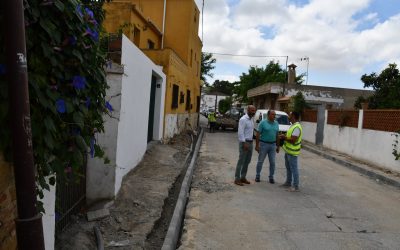 Visitan los trabajos de asfaltado de la calle Molino de la Estación