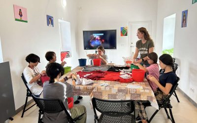 Los jóvenes disfrutan de un taller de Radioafición y otro de papel reciclado en el Centro de Ocio Juvenil La Ttribu