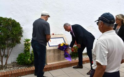 Ofrenda floral en el cementerio del Casco con motivo del Día del Recuerdo a las Víctimas del franquismo