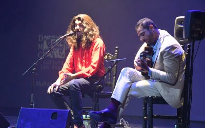 Lleno en el Teatro para escuchar al cantaor Israel Fernández y la guitarra de Diego del Morao