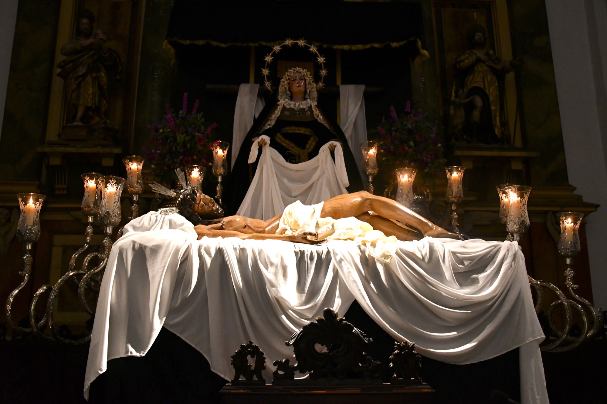 Celebrada la Solemne Función Principal de Santo Entierro y Soledad en la  Parroquia | Multimedia San Roque