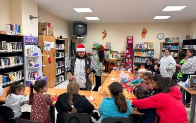 Buena participación en los primeros talleres de adornos navideños, que siguen hoy en Guadarranque y Miraflores