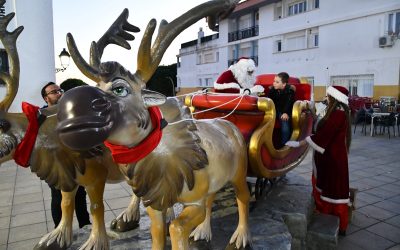 Papa Noel se fotografía en la Alameda en su Trineo