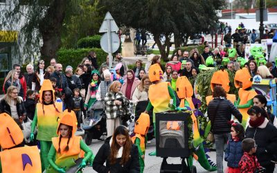 Guadiaro empieza su Carnaval con un multitudinario y animado pasacalles