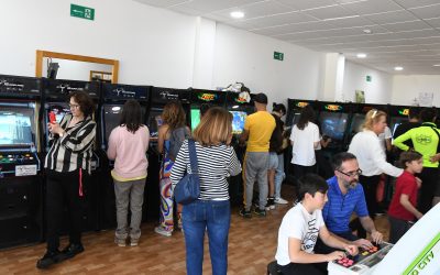 El alcalde destaca la acogida del Salón Arcade en Torreguadiaro