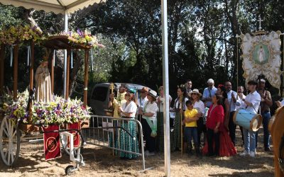 Decenas de Romeros acompañan a la Virgen de Fátima