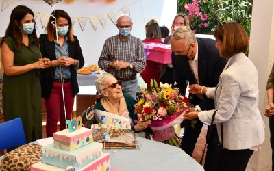 Celebración de los cien años de María Luisa Baños, usuaria de la Residencia La Milagrosa