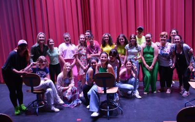 El grupo de teatro de adolescentes triunfa en el Galiardo con “Multiverso Shakespeare”