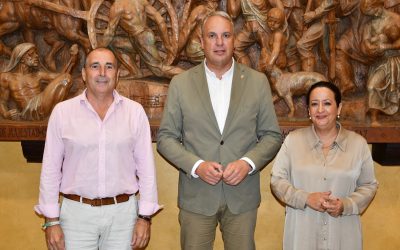 El alcalde detalla las responsabilidades de María Collado y Juan Serván en el nuevo mandato