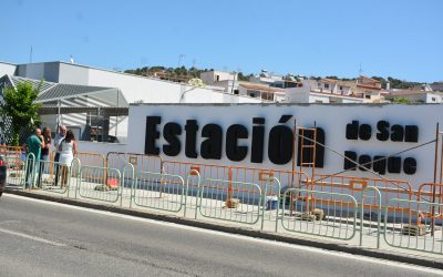 Instalan letras con el nombre de la Estación de San Roque a su entrada
