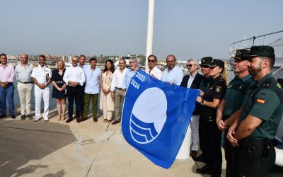 La Bandera Azul ondea de nuevo en Puerto Sotogrande