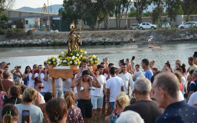 Los vecinos arropan en Guadarranque a la Virgen del Carmen