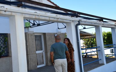 El Ayuntamiento invierte unos 6.000 euros en obras en el porche del colegio de Campamento