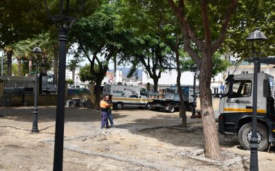Obras y Servicios recupera el firme de la zona del templete de la Alameda Alfonso XI