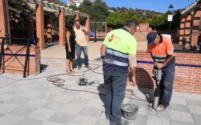 Reparan la entrada del parque Encarnación Sánchez de Torreguadiaro