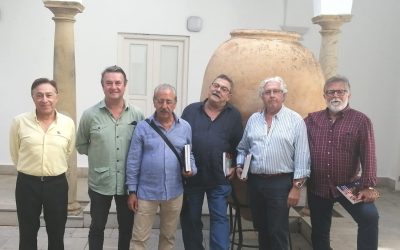 Personas conocedoras de la obra de Ortega Brú realizan una visita guiada a su museo