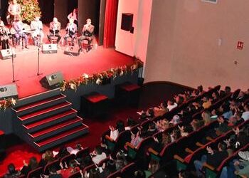“Así canta Jerez en Navidad” llena el teatro Juan Luis Galiardo
