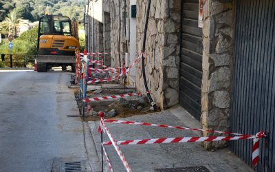 Obras y Servicios repone acerado en la calle Constitución