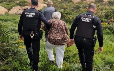 La Policía Local rescata a una mujer en la Sierra del Arca