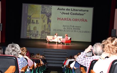 María Oruña descubre las claves de sus novelas policiacas en el Aula de Literatura