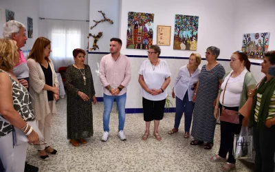 El taller de manualidades de la UP en Puente expone sus trabajos