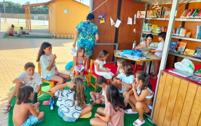 Nueva actividad de la biblio playa en Torreguadiaro