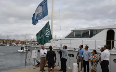 Izada la bandera verde S de Sostenibilidad en el Puerto de Sotogrande
