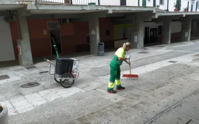 Limpieza especial en la barriada de Los Olivillos