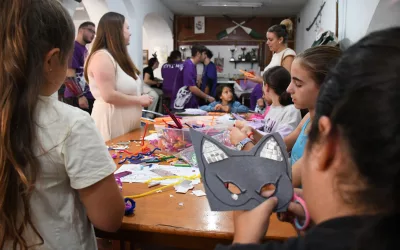 Prosiguen los talleres de máscaras de Halloween organizadoProsiguen los talleres de máscaras de Halloween organizados por Participación Ciudadana