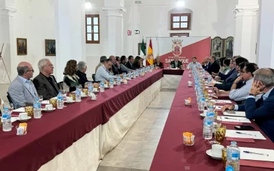 Ruiz Boix reúne a las empresas inmobiliarias y les pide que construyan viviendas en barriadas y Casco