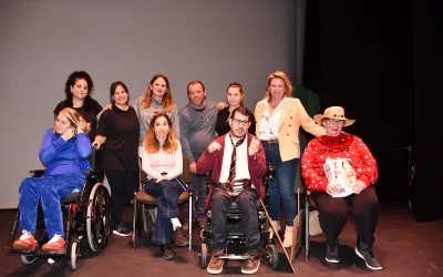 Alumnos de 4º de primaria asisten a la obra de teatro de carácter inclusivo «¡A por todas!»