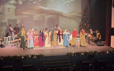 La zambomba jerezana “Amor en la tierra» llena el teatro de San Roque