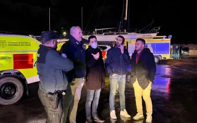 Visita del alcalde al incendio en Puerto Sotogrande