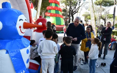 Cientos de pequeños disfrutan de la Fiesta Infantil de Reyes en la Alameda Alfonso XI